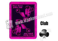 Το Modiano παρουσιάζει αόρατες κάρτες παιχνιδιού κάτω από τον τεράστιο δείκτη λεσχών πόκερ