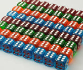 Η ζωηρόχρωμη πλαστική χαρτοπαικτική λέσχη 8/10/12/14mm μαγική χωρίζει σε τετράγωνα για τη στοιχημάτιση ότι τα παιχνίδια εξαπατούν
