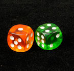 Η ζωηρόχρωμη πλαστική χαρτοπαικτική λέσχη 8/10/12/14mm μαγική χωρίζει σε τετράγωνα για τη στοιχημάτιση ότι τα παιχνίδια εξαπατούν