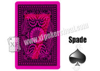 Η μαγική κάρτα εγγράφου παικτών βασιλιάδων στηριγμάτων που μαρκάρεται με το αόρατο πόκερ μελανιού εξαπατά