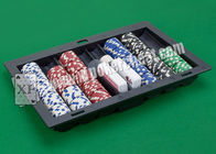 Μαύρος πλαστικός δίσκος επιτραπέζιων τσιπ πόκερ ανιχνευτών πόκερ με το χέρι - κρατημένη κάμερα